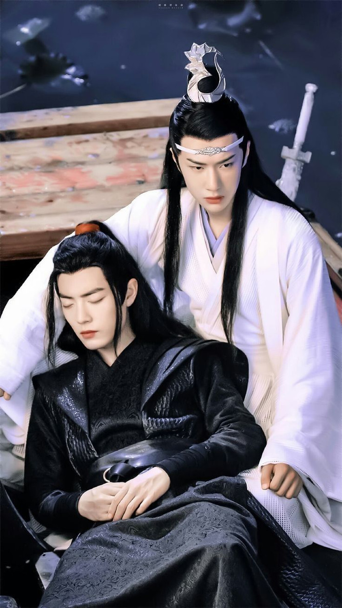 Vương Nhất Bác và Tiêu Chiến có màn song kiếm hợp bích đầy ăn ý trong Trần Tình Lệnh. Cũng chính nhờ thành công của bộ phim này, cả hai đã vươn lên hàng đỉnh lưu Cbiz. 