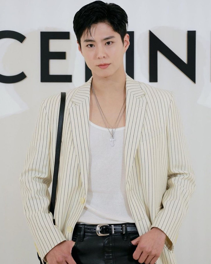 Vẻ ngoài điển trai của Park Bo Gum khiến người hâm mộ khó lòng rời mắt.