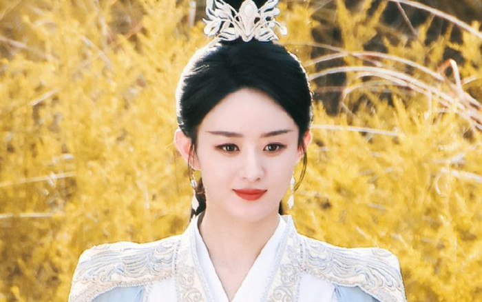 Triệu Lệ Dĩnh kiêm luôn hai vai trò trong Dữ Phượng Hành, vừa là diễn viên chính vừa là giám chế của phim.&nbsp;