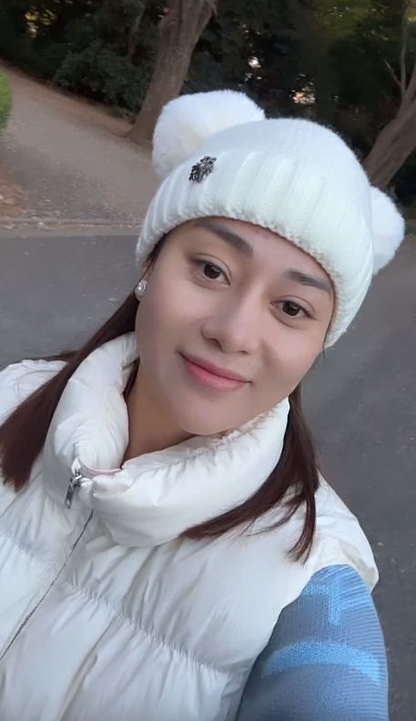 Phương Oanh khoe mặt mộc khi mang song thai trong chuyến du lịch ở Nhật Bản