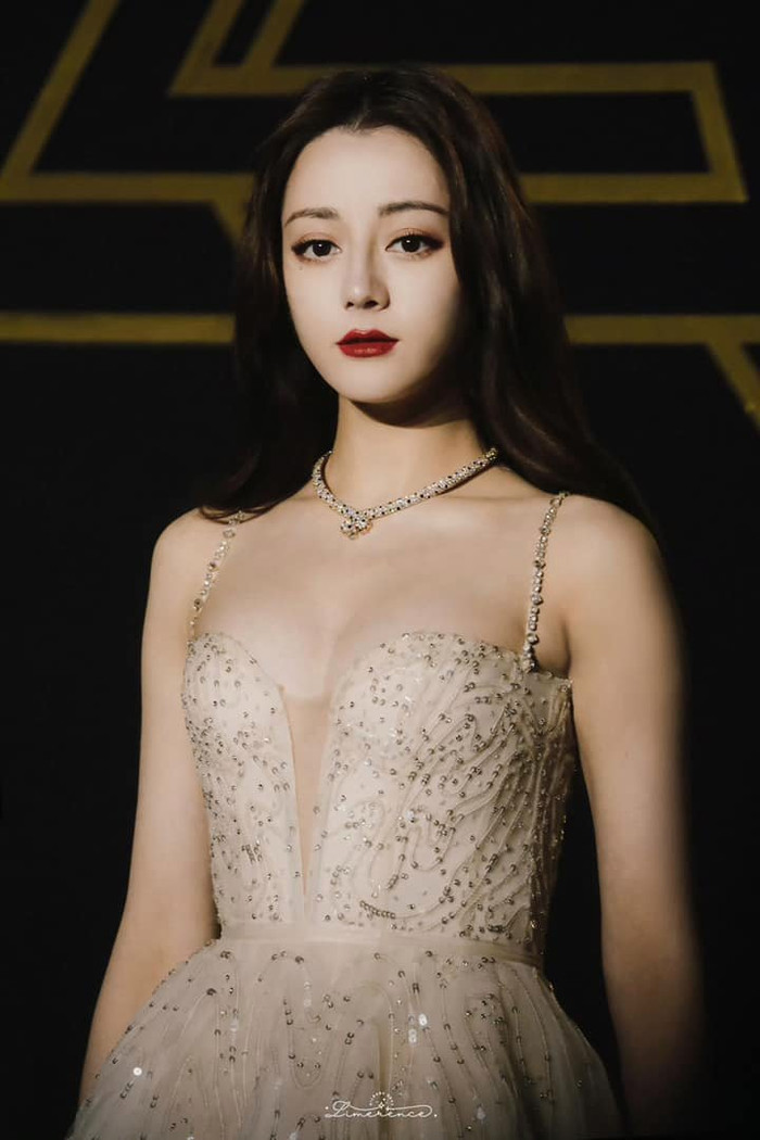 Tạo hình phong thần của Địch Lệ Nhiệt Ba tại Tinh Quang Đại Thưởng qua các năm Ảnh 9