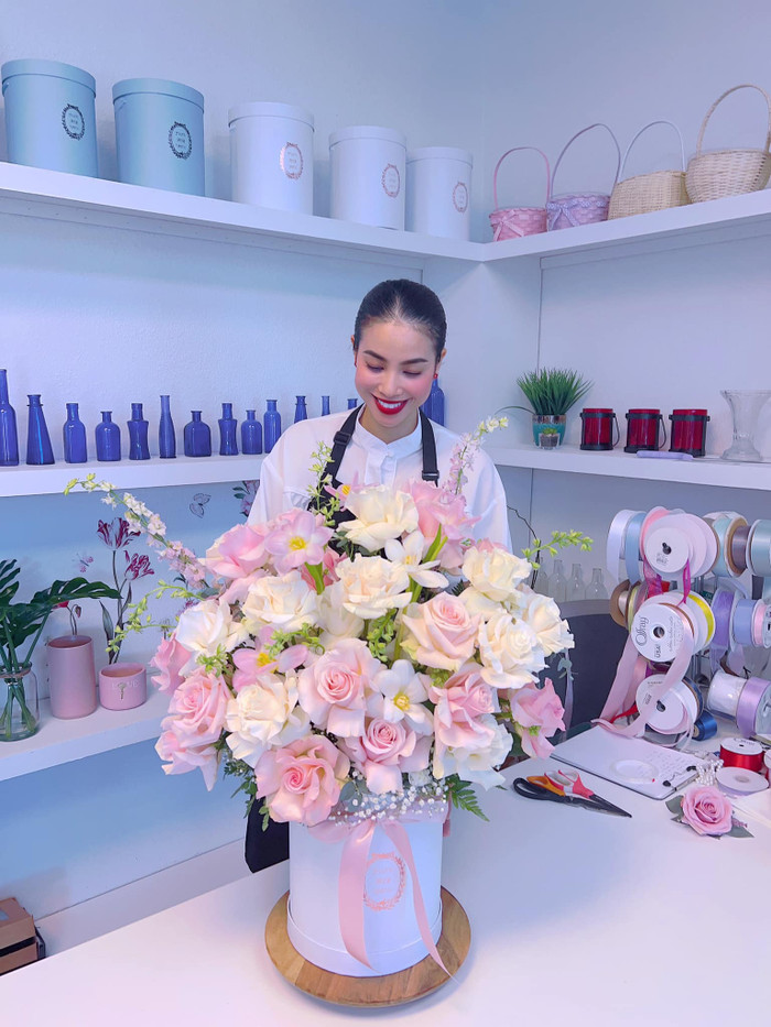 Từ khi sang Mỹ định cư, tần suất Phạm Hương đăng tải hình ảnh đậm chất 'Beauty Queen' khá hiếm hoi.