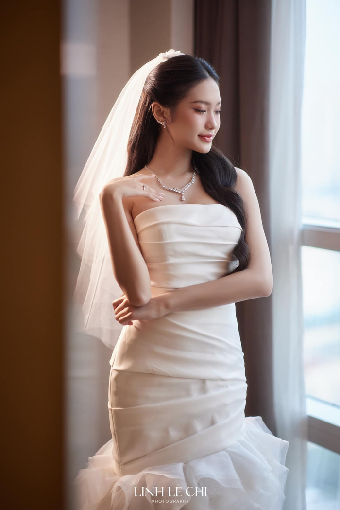 Vòng eo 55cm của Doãn Hải My được cho là to lên bất thường khi mặc váy cưới (Ảnh: Linh Lê Chí)