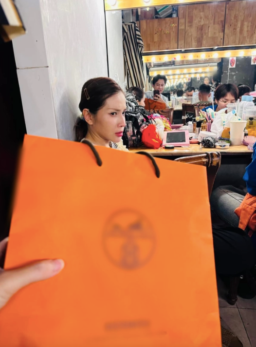 Mối quan hệ thân thiết giữa Khả Như và Huỳnh Phương khiến dân tình nghi vấn cả hai đang bí mật hẹn hò. 