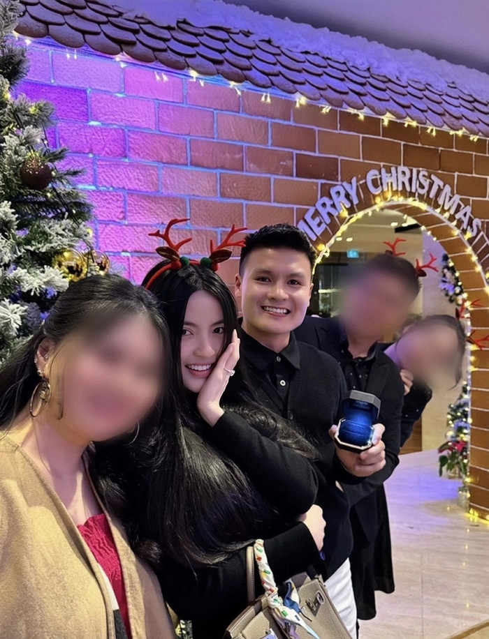 Hình ảnh hiếm hoi Quang Hải và Chu Thanh Huyền xuất hiện cùng nhau