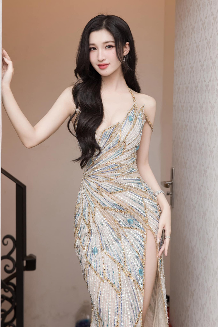 Cô là một trong những người đẹp nhận được sự quan tâm đặc biệt của công chúng.