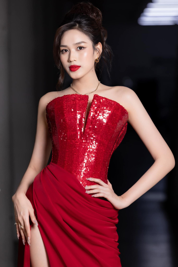 Nàng hậu quê Thanh Hóa từng cho biết gu của cô là HIEUTHUHAI nhưng lại thích Sơn Tùng.