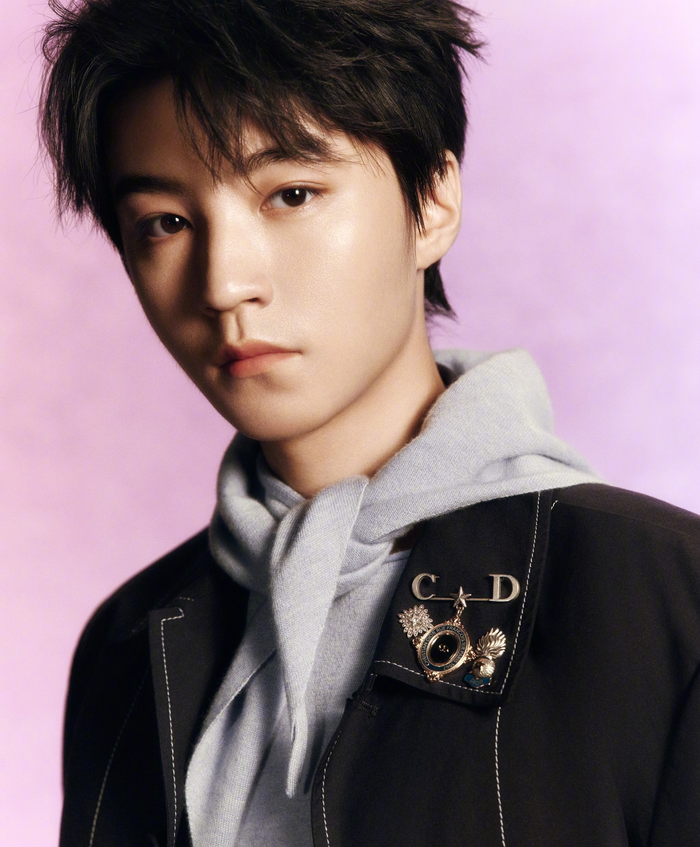 Nam diễn viên là gương mặt đại diện của nhiều thương hiệu xa xỉ. 