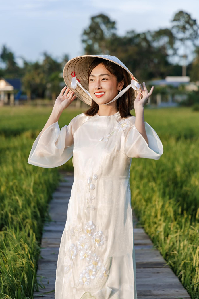 Misoa Kim Anh luôn nở nụ cười rạng rỡ mỗi khi chụp hình