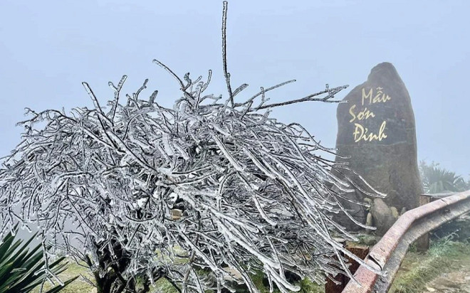 Miền Bắc chìm trong đỉnh điểm rét hại: Mẫu Sơn xuống âm độ, Hà Nội lạnh thấu xương Ảnh 2