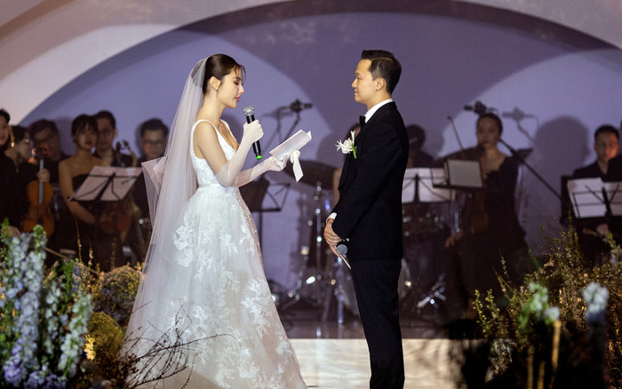 Khách mời bật khóc trước lời thề nguyện xúc động của Diễm My 9X và ông xã trong hôn lễ Ảnh 2