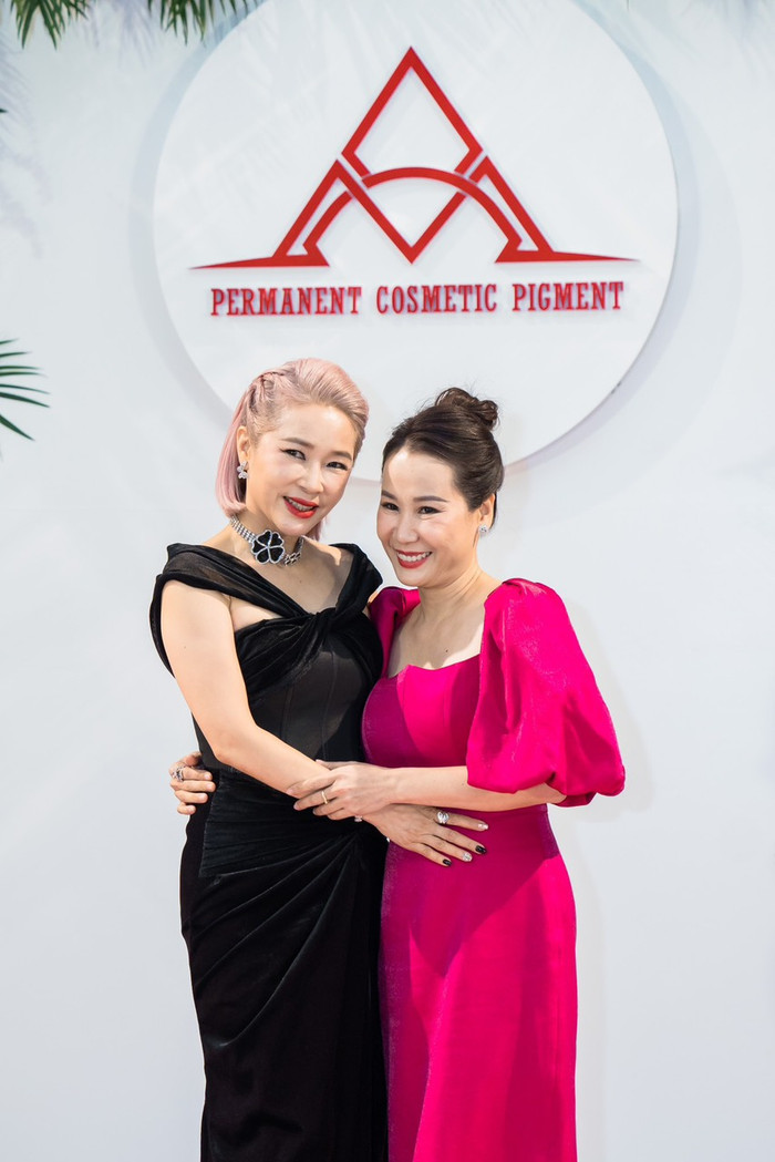 Nhạc sĩ Giáng Son và người em thân thiết Hương Aoki