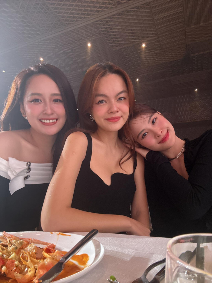 Phạm Quỳnh Anh, Mai Phương Thúy và Đông Nhi rơm rớm nước mắt tại hôn lễ của Diễm My 9x