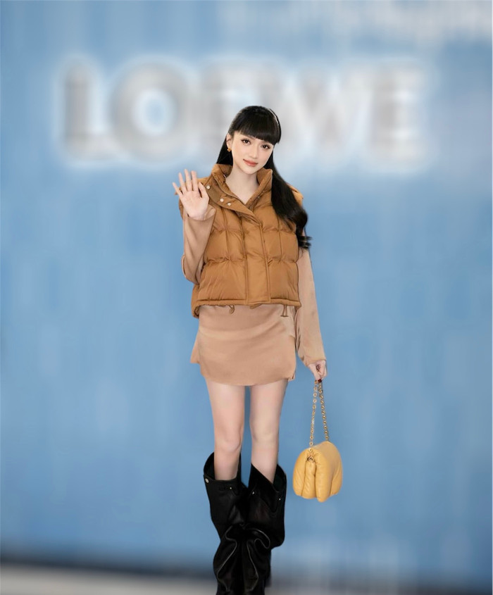 Hương Giang đăng tải bộ ảnh với visual 'vạn người mê' chuẩn quý cô sang chảnh. 