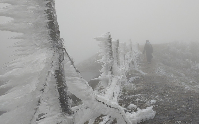 Không khí lạnh tăng cường, miền Bắc chìm trong buốt giá: Mẫu Sơn âm 0,4 độ C Ảnh 2