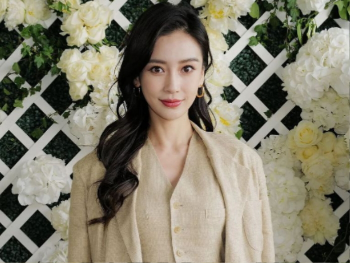 Angelababy khoe nhan sắc mỹ miều bên cạnh con trai cưng Ảnh 1