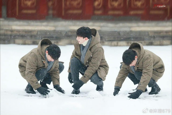 Hình ảnh Đặng Luân tươi cười nghịch tuyết khiến fan tan chảy.