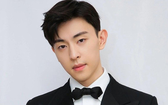 Chẳng cần đóng nhiều phim, Đặng Luân vẫn gây bão mạng vì 1 hành động vào dịp Giáng sinh Ảnh 2