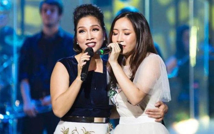 Con gái Mỹ Linh công khai người yêu trên sân khấu, hôn môi ngọt ngào khiến khán giả hò hét Ảnh 2