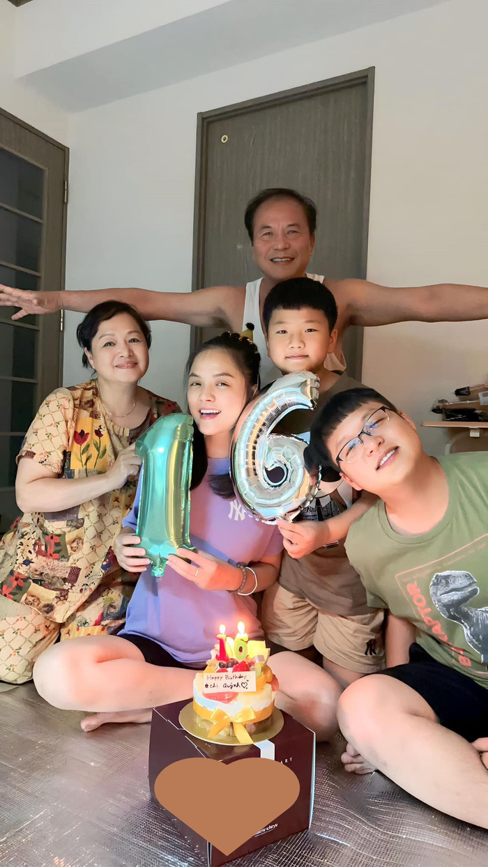 Bố mẹ và em trai luôn ở bên cạnh Thu Quỳnh