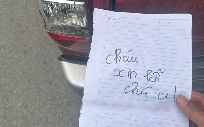 Không may tông vỡ kính ô tô, nữ sinh lớp 6 để lại mẩu giấy khiến tài xế vừa đọc liền tha thứ Ảnh 2