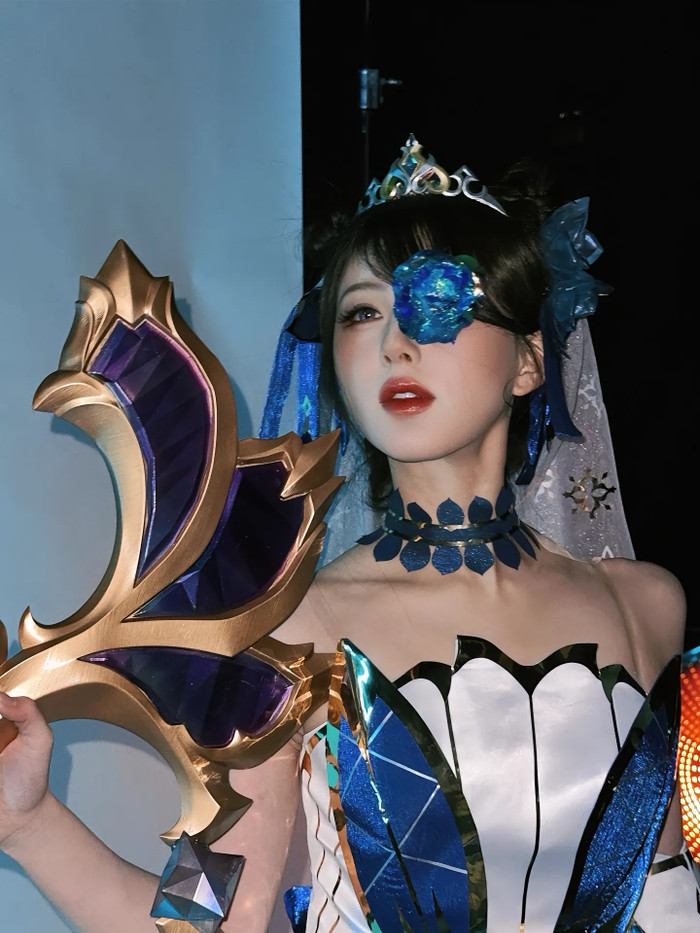 Triệu Lộ Tư có màn cosplay quá cháy đêm Noel nhưng bị nhận nhầm thành Dương Tử Ảnh 6