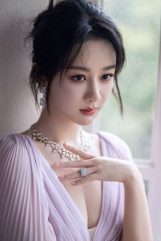 Dương Tử tham gia Đêm hội cuối năm đài Hồ Nam.