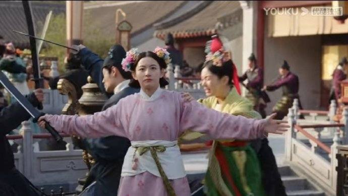 Triệu Tình kém sắc với tạo hình trong phim.