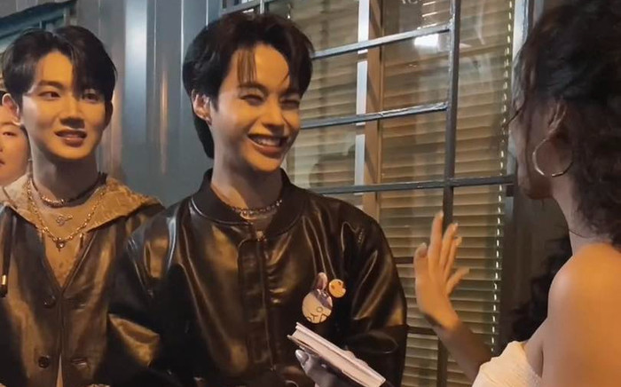 Văn Mai Hương và TEMPEST tặng quà cho nhau trong lần đầu gặp mặt, Hanbin ghi điểm mạnh mẽ Ảnh 2