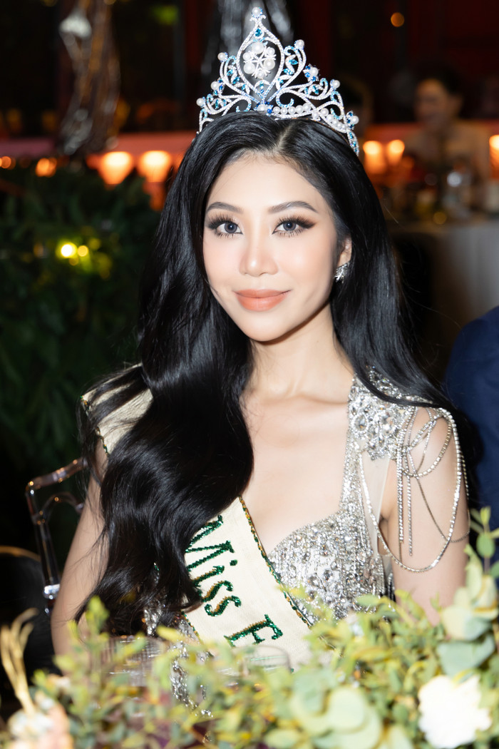 Miss Earth Water (Á hậu 2) - Đỗ Lan Anh chia sẻ: “Tôi rất hạnh phúc khi mang về chiếc vương miện Miss Earth Water cho Việt Nam. Quan trọng hơn, tôi vinh dự và tự hào khi có thể quảng bá vẻ đẹp đất nước, con người Việt Nam đến với các thí sinh quốc tế suốt một tháng qua”.