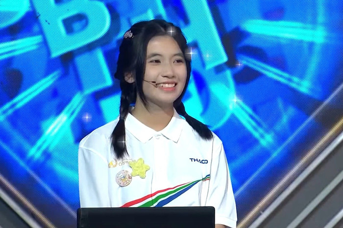 Nữ sinh gây chú ý với nhan sắc cực xinh đẹp cùng nụ cười khả ái