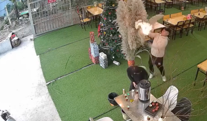 Ngọn lửa bùng lên quá nhanh.