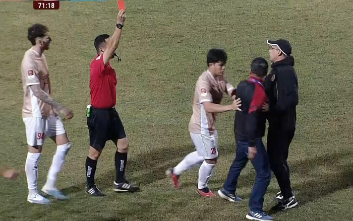 'Dí vua', đánh nguội và nỗi buồn bóng đá Việt Nam Ảnh 2
