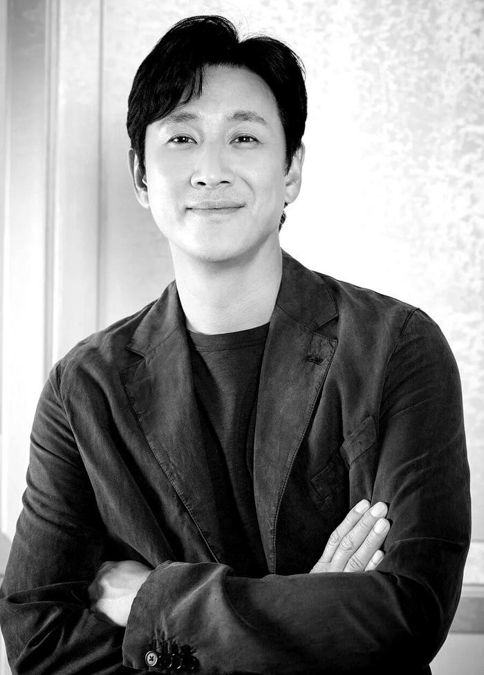 Nam diễn viên đã viết câu: “Tôi xin lỗi” gửi tới đại diện công ty quản lý, đề cập đến phí bồi thường quảng cáo và phim ảnh quá lớn. 