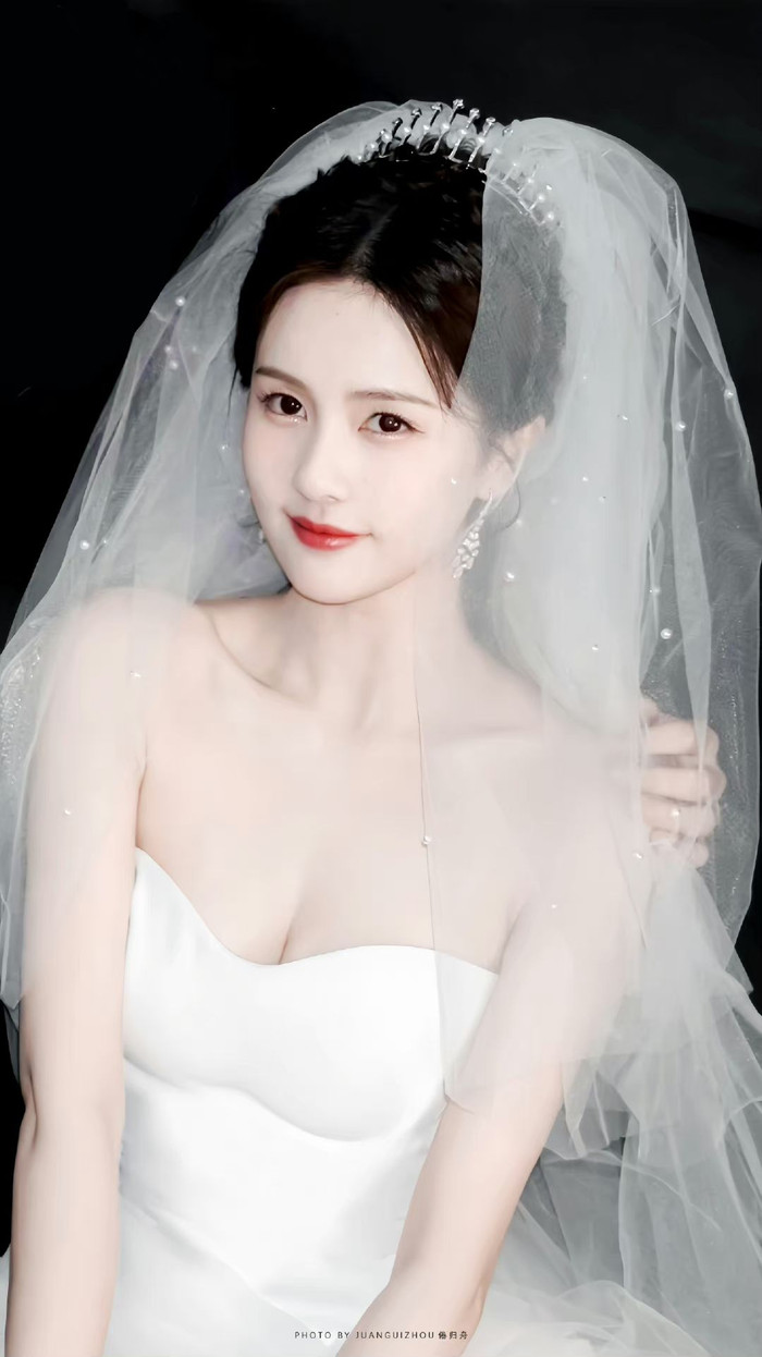 Tạo hình tân nương của Trịnh Thư Ý