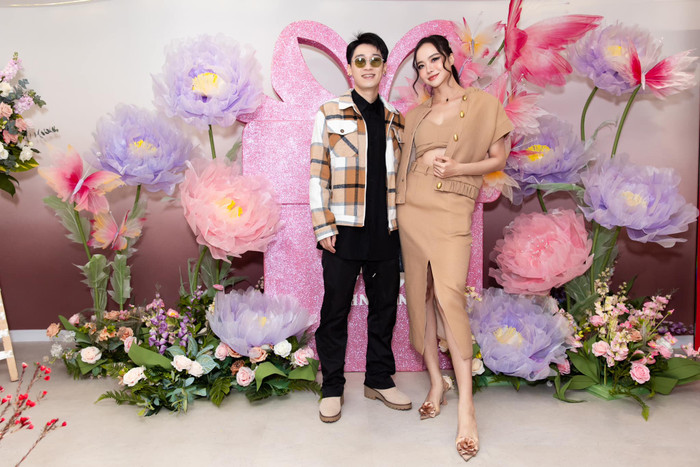 Cách đây không lâu, Hoa hậu Kiều Ngân cùng chồng sắp cưới xuất hiện trong một sự kiện