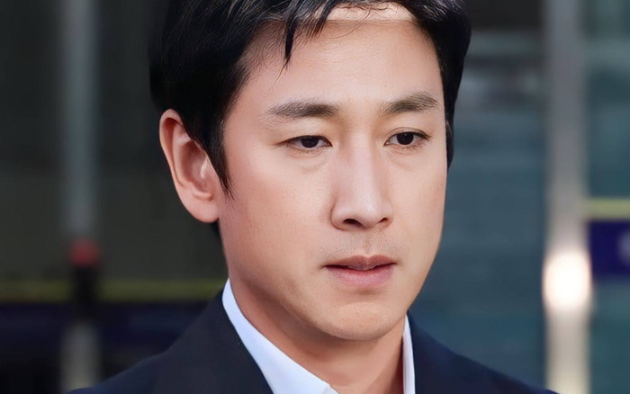 Công ty quản lý của nam diễn viên Lee Sun Kyun cầu xin khán giả điều này trong đám tang Ảnh 2