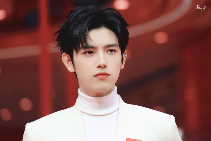 Sau ồn ào tình cảm, Trần Phi Vũ càng trở nên kín tiếng hơn, những thông tin hiện tại công chúng biết về anh đều là liên quan tới công việc, đi sự kiện nào hay đóng phim gì. 