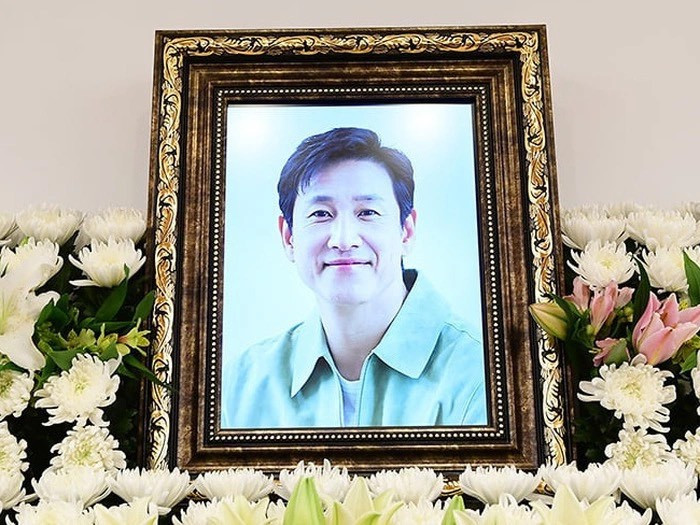 Sự ra đi đột ngột của anh khiến gia đình, khán giả bàng hoàng, thương tiếc.