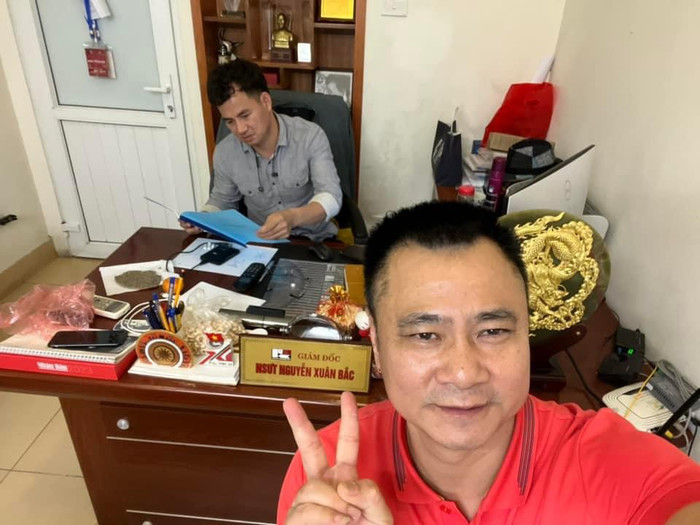 Tự Long đăng tải khoảnh khắc hội ngộ cùng bạn thân Xuân Bắc chuẩn bị cho kế hoạch tập luyện cho chương trình Táo quân.