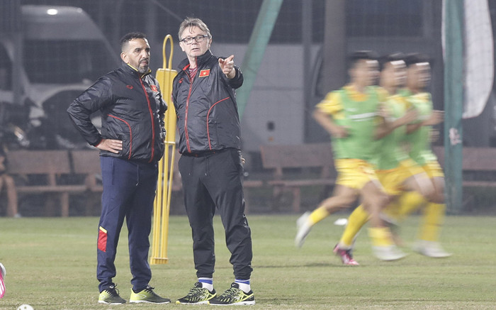 Bao giờ HLV Troussier sẽ 'trả nợ'? Ảnh 2