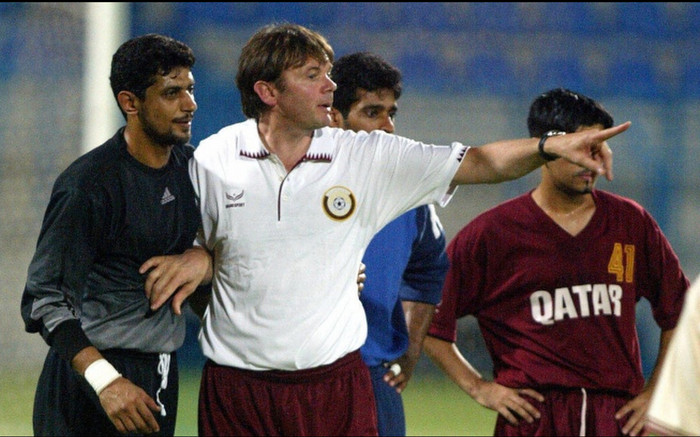 Bốn năm sau chức vô địch Asian Cup 2000, HLV Troussier bị Qatar sa thải vì thuaIndonesia ở Asian Cup 2004.