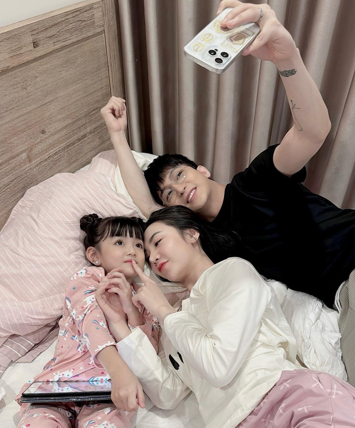 Sau 8 năm, Nguyệt (Quỳnh Kool) và Tùng (B Trần) đã chính thức về chung nhà