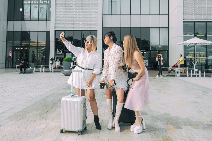 Những mẫu tóc đình đám làm duyên cho phái đẹp được nhà tạo mẫu tóc Minh Phương Hairspecialists sáng tạo mọi lúc mọi nơi - (Ảnh: Trần Ngọc Sơn).