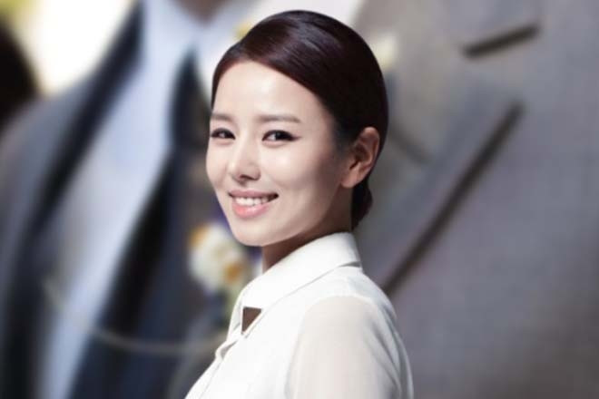 Cô kết hôn vào năm 2015, thời điểm này, Kang Mi-jeong cũng phát hiện chồng sử dụng chất cấm khi cả hai đang đi du lịch.