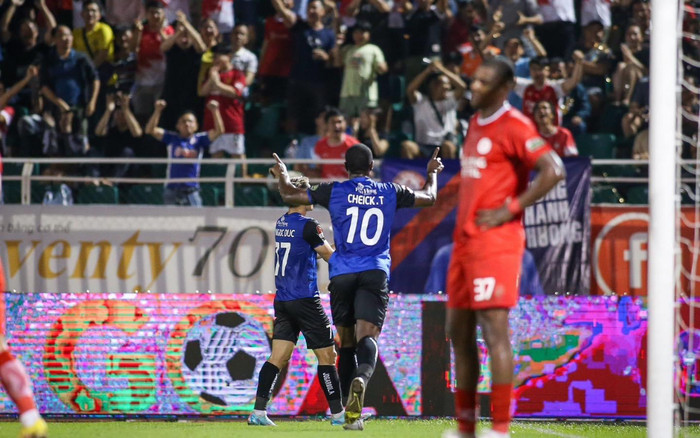 Hai cú sốc lớn ở sân Hàng Đẫy và sân Thống Nhất Ảnh 2