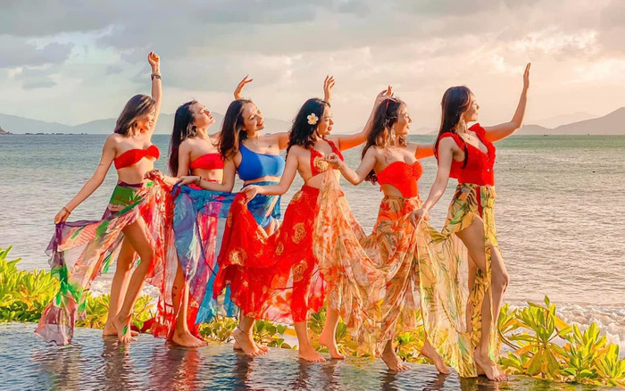 Lộ diện dàn phù dâu toàn mỹ nhân với visual đẹp hết nấc trong đám cưới Vân Hugo Ảnh 2