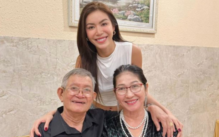 Minh Tú bật khóc nức nở khi nói về người cha quá cố, nói 1 câu khiến nhiều người xót xa Ảnh 2