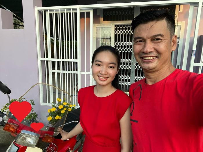 Tiết Cương và vợ kém 26 tuổi - Ngọc Thưởng.