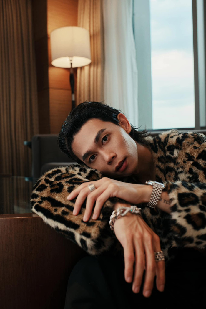 Hồng Thanh trong một diện mạo hoàn toàn mới.